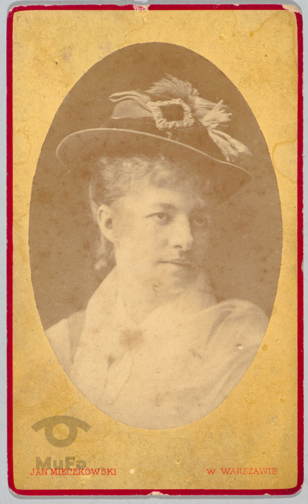 Helena Modrzejewska, portr. w owalu