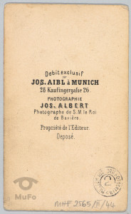 Carlotta Patti, pianistka, śpiewaczka; portr.atelierowy w całej postaci,