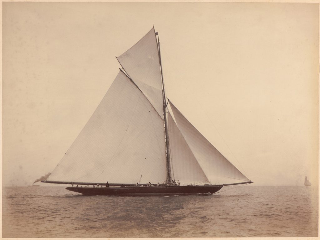 Valkyrie II na pełnym morzu.