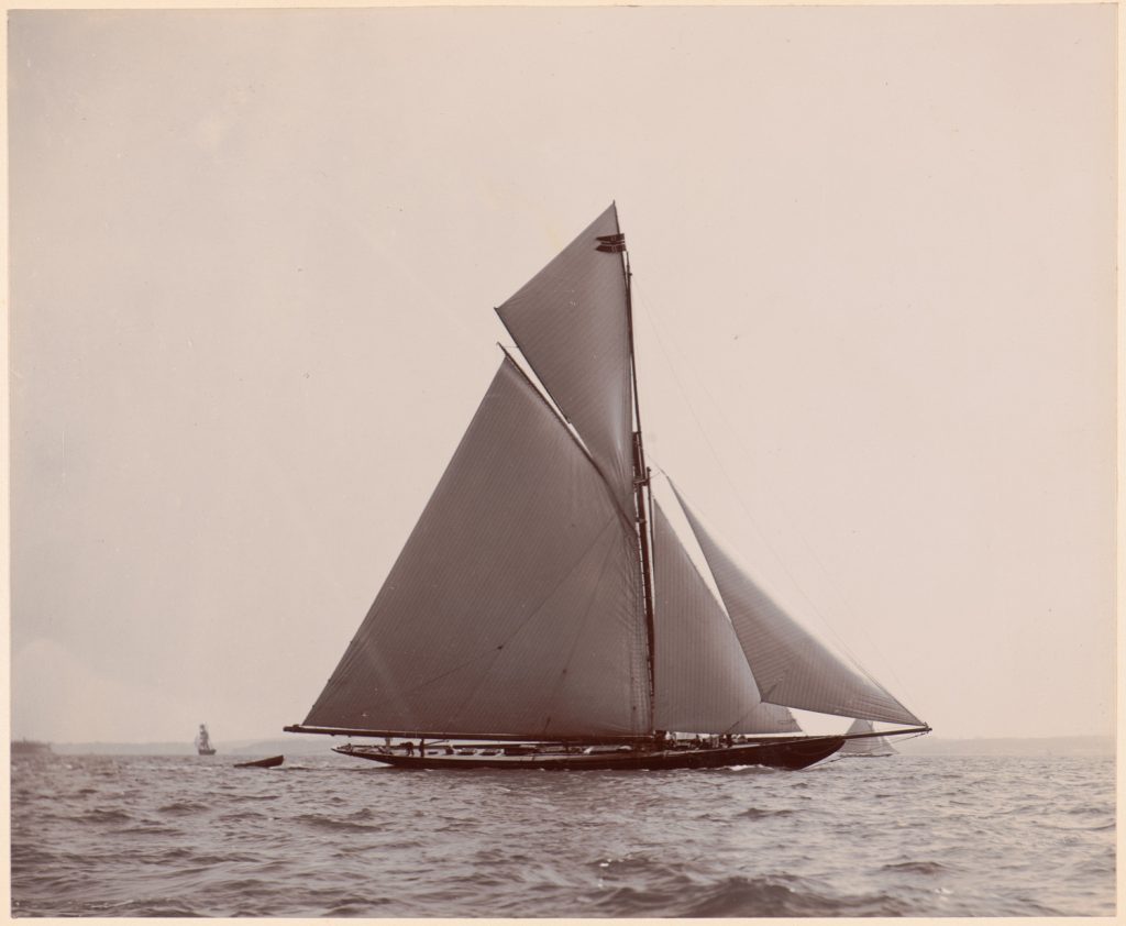 Navahoe na pełnym morzu.