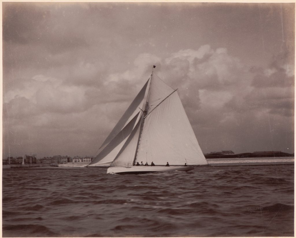 Lewym halsem płynie prawdopodobnie Siola.