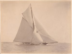 Valkyrie I płynie pod
pełnymi żaglami