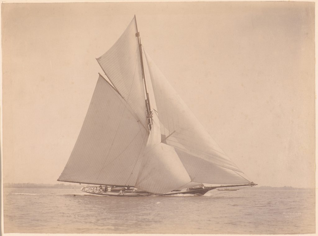 Valkyrie I płynie pod
pełnymi żaglami