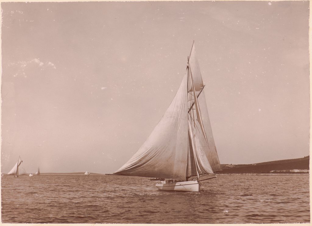 Niewielki jacht na Morzu
Adriatyckim wśród archipelagu
chorwackiego