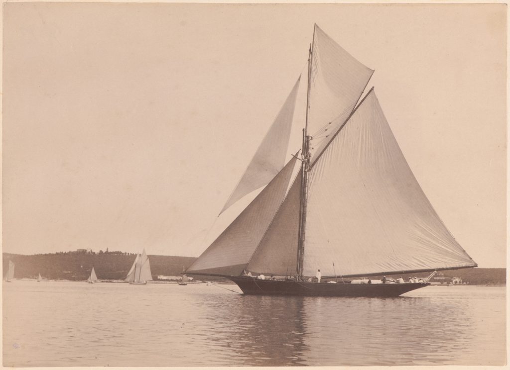 Christa wśród jachtów na Morzu
Adriatyckim, w tle fortyfikacje
austro-węgierskie wokół Puli