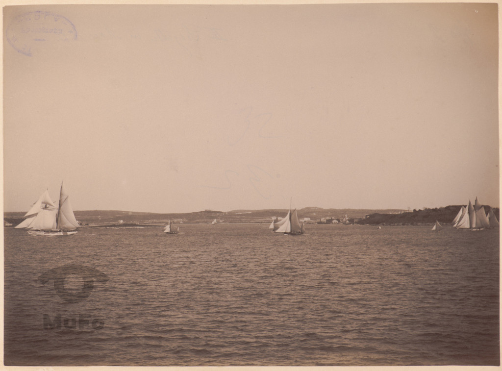 Regaty, na czele Senj, w tle wyspy
archipelagu chorwackiego