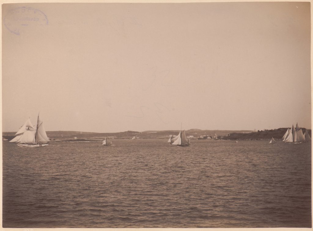 Regaty, na czele Senj, w tle wyspy
archipelagu chorwackiego