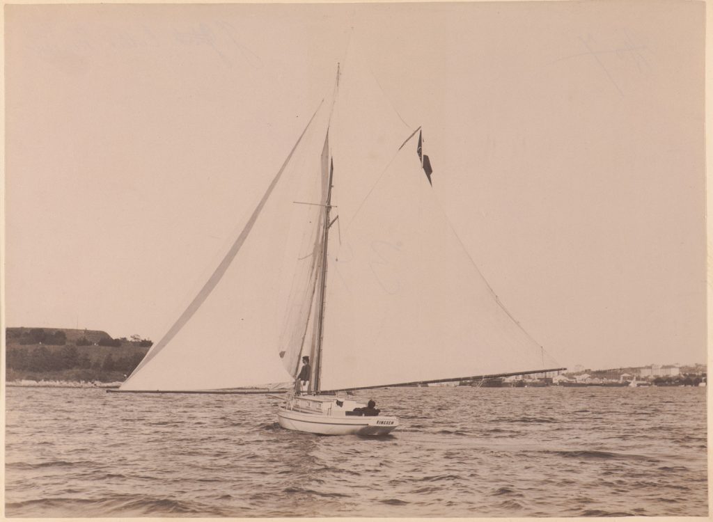 Kincsem płynie pod pełnymi
żaglami „na motyla”