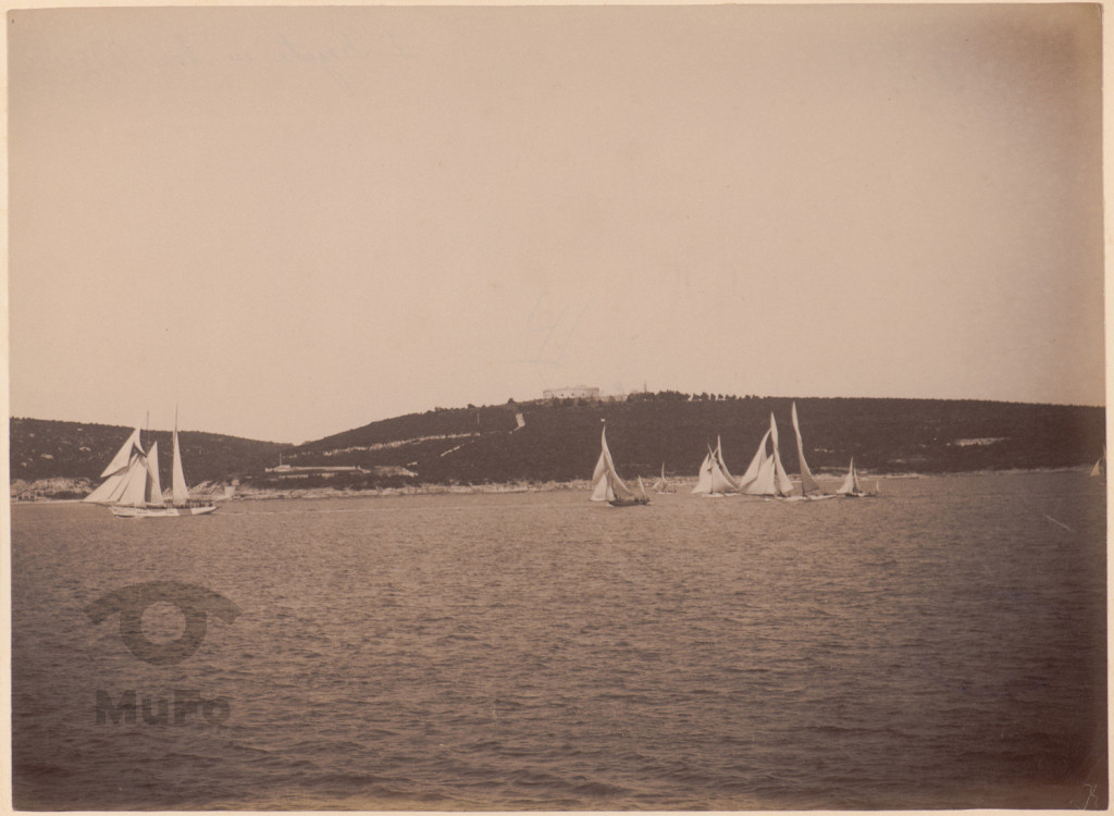 I Regaty, na czele prawdopodobnie
Senj, w tle fortyfikacje
austro-węgierskie