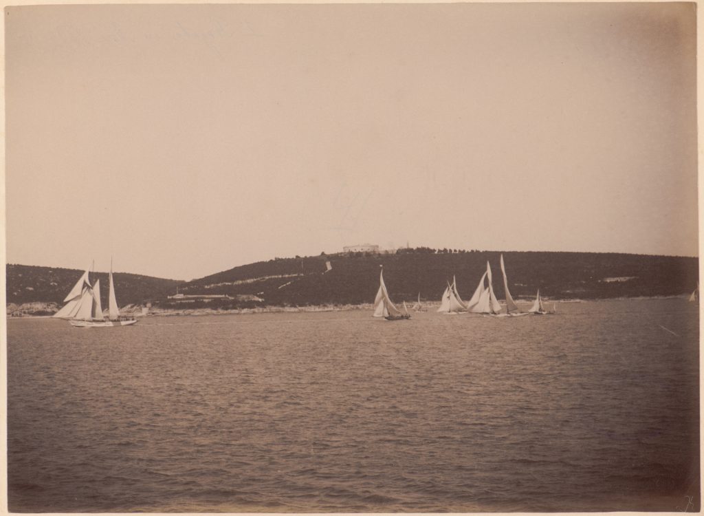 I Regaty, na czele prawdopodobnie
Senj, w tle fortyfikacje
austro-węgierskie