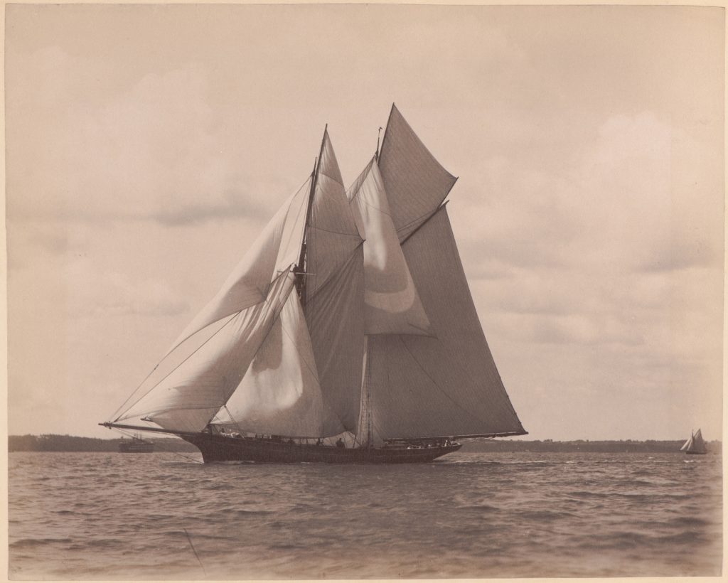 Amphitrite płynie pod pełnymi żaglami