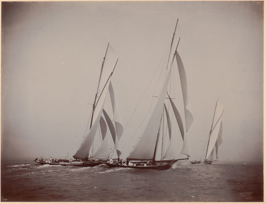 Calluna, Iverna, Valkyrie II u wybrzeży angielskich, regaty