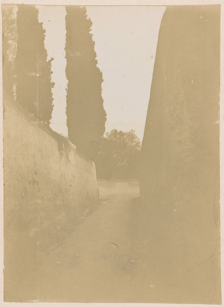 uliczka w międzymurzu