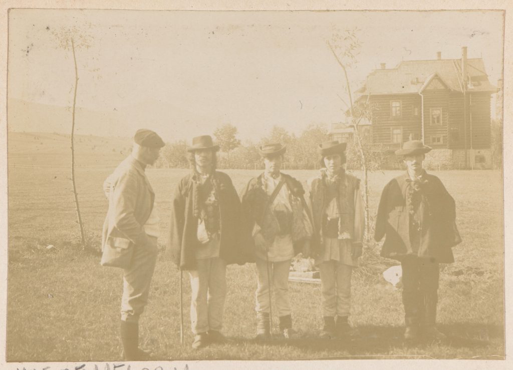 Zakopane, L.Wyczółkowski z góralami