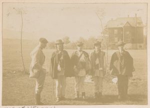 Zakopane, L.Wyczółkowski z góralami