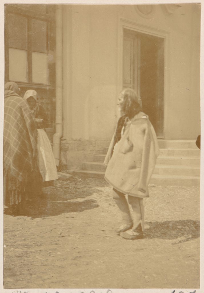 scena przed kościołem