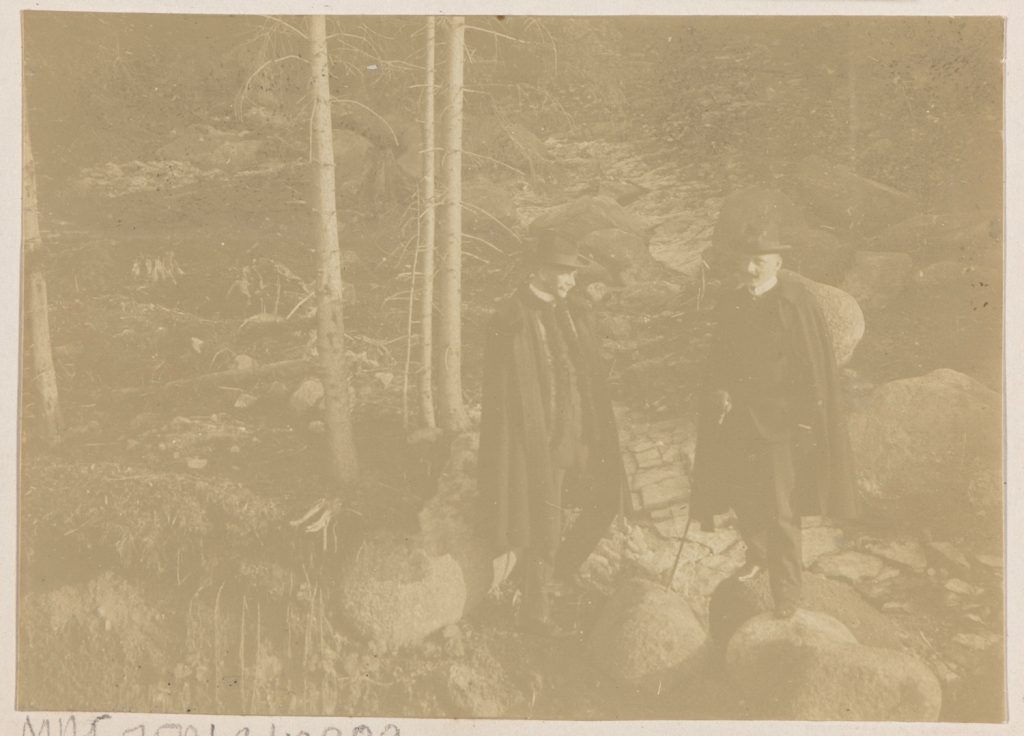 Tatry, dwaj mężczyźni na spacerze