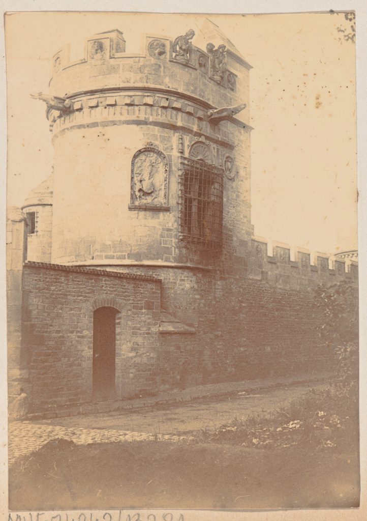 Normandia, Caen, "Dom Straży"