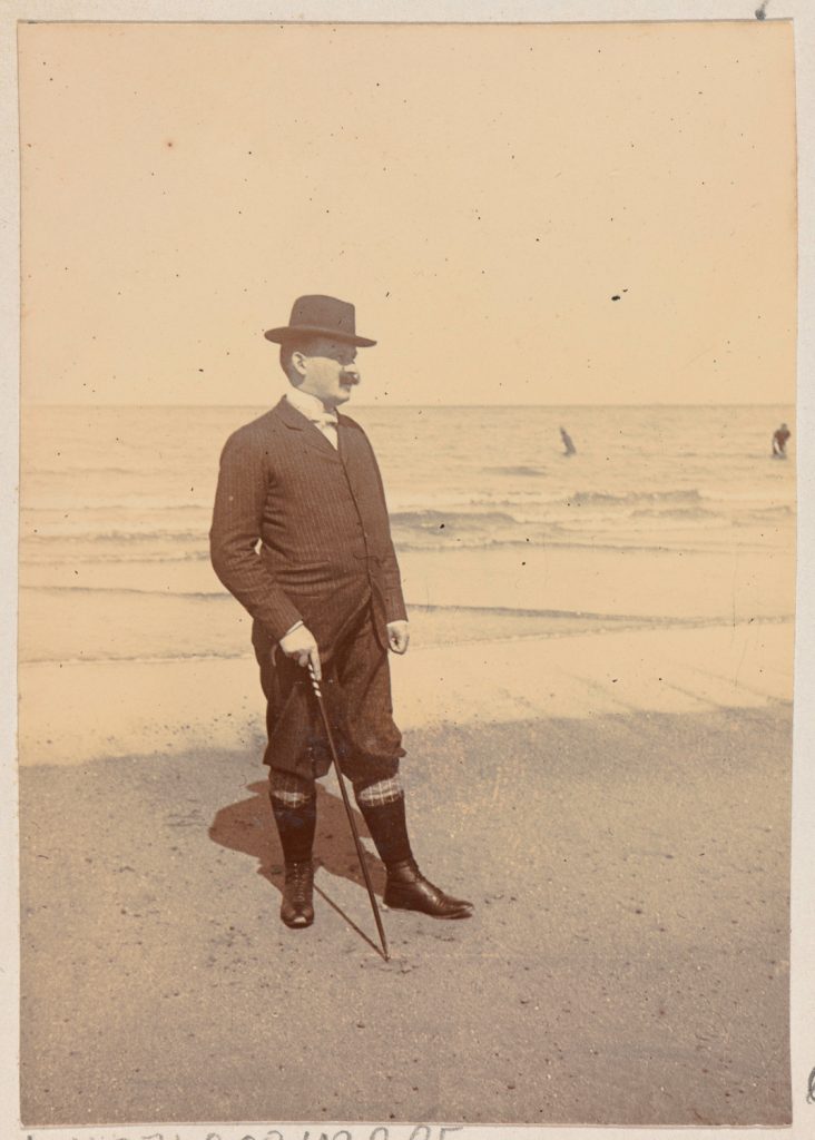 Bretania, mężczyzna na plaży