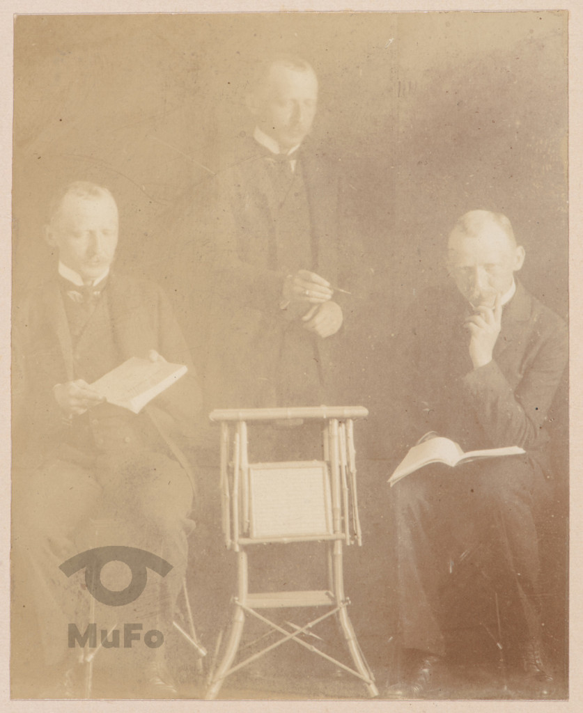 potrójny portret mężczyzny.