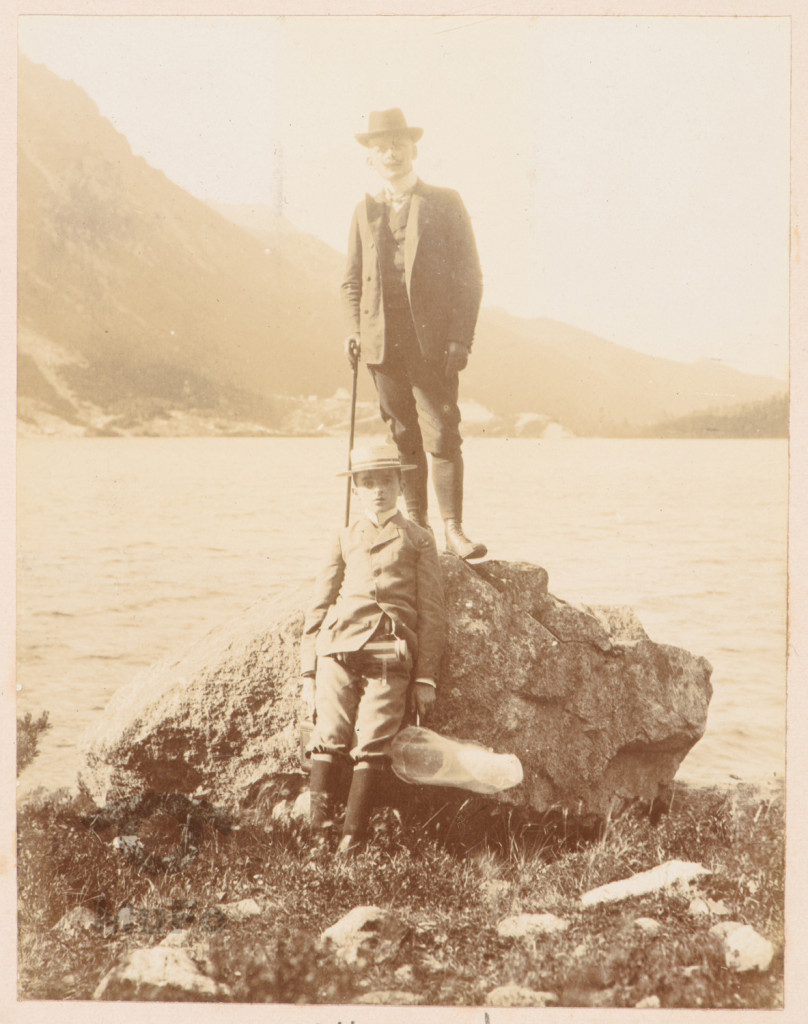 Turyści nad Morskim Okiem