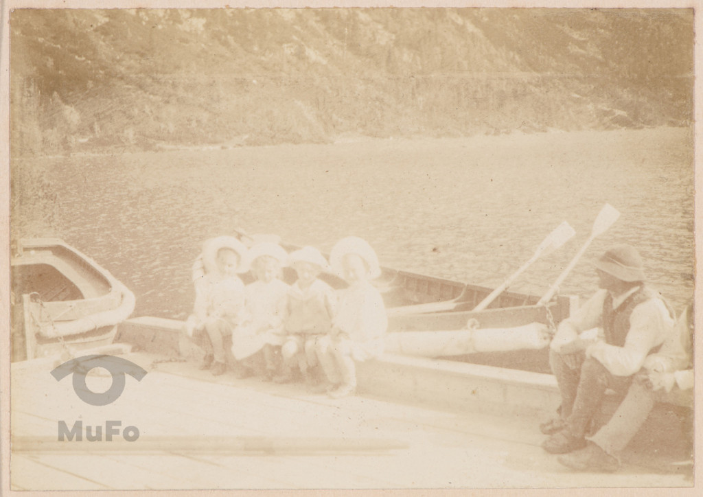 Dzieci na przystani. Morskie Oko