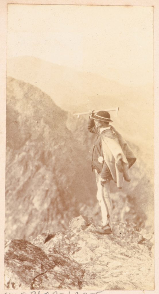 Góral na tle panoramy Tatr