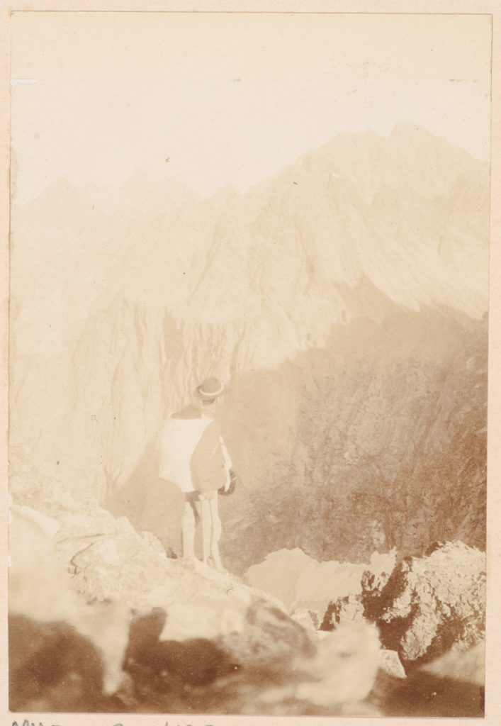 Góral na tle panoramy Tatr