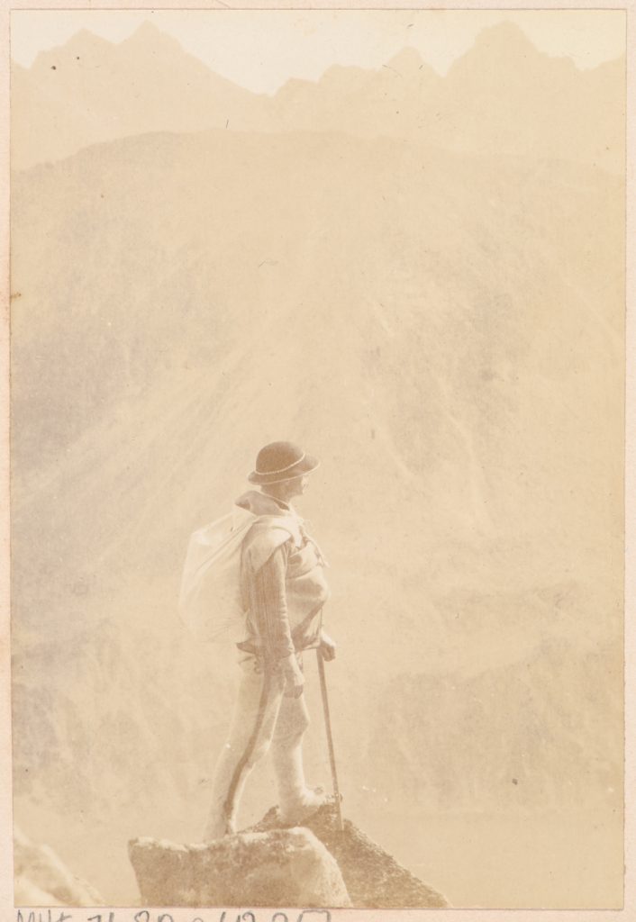 Góral na tle panoramy Tatr