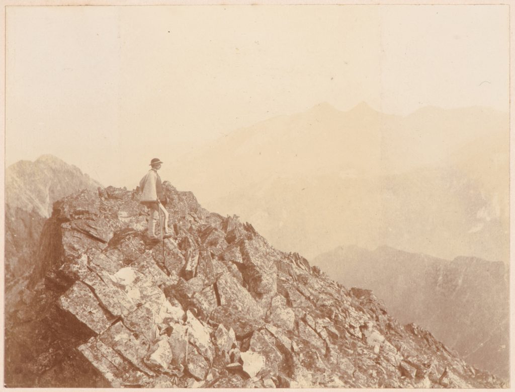 Góral na tle panoramy Tatr