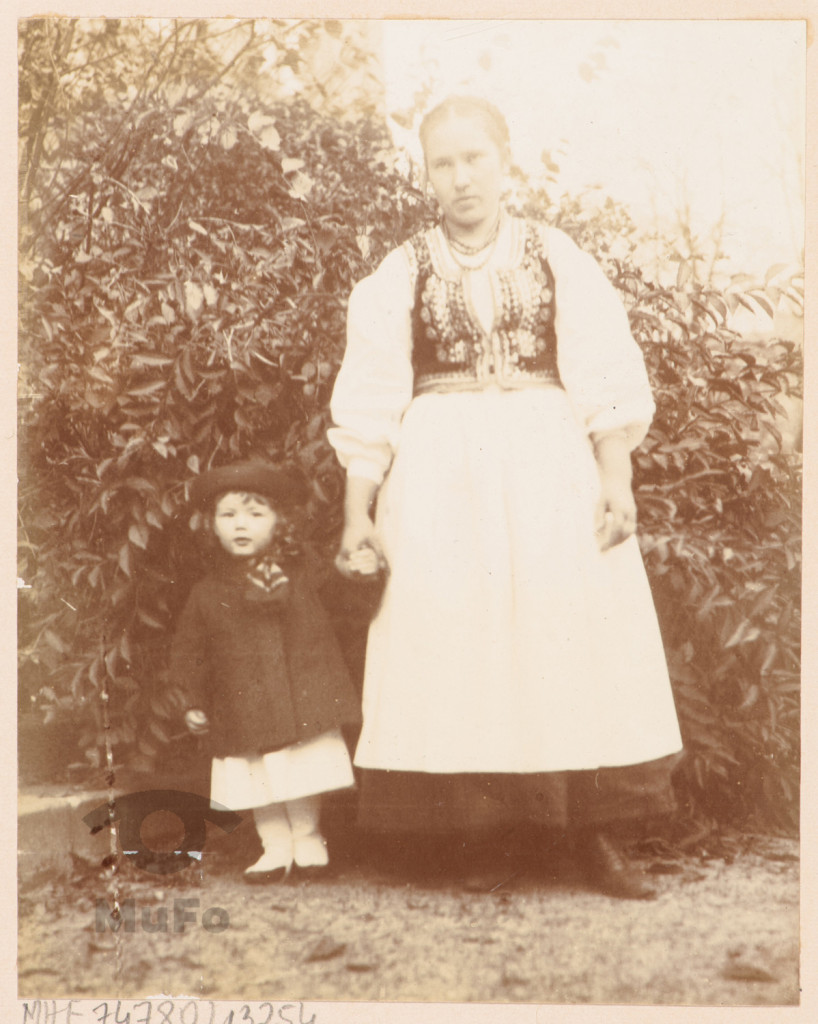 Kobieta z dzieckiem. Portret.