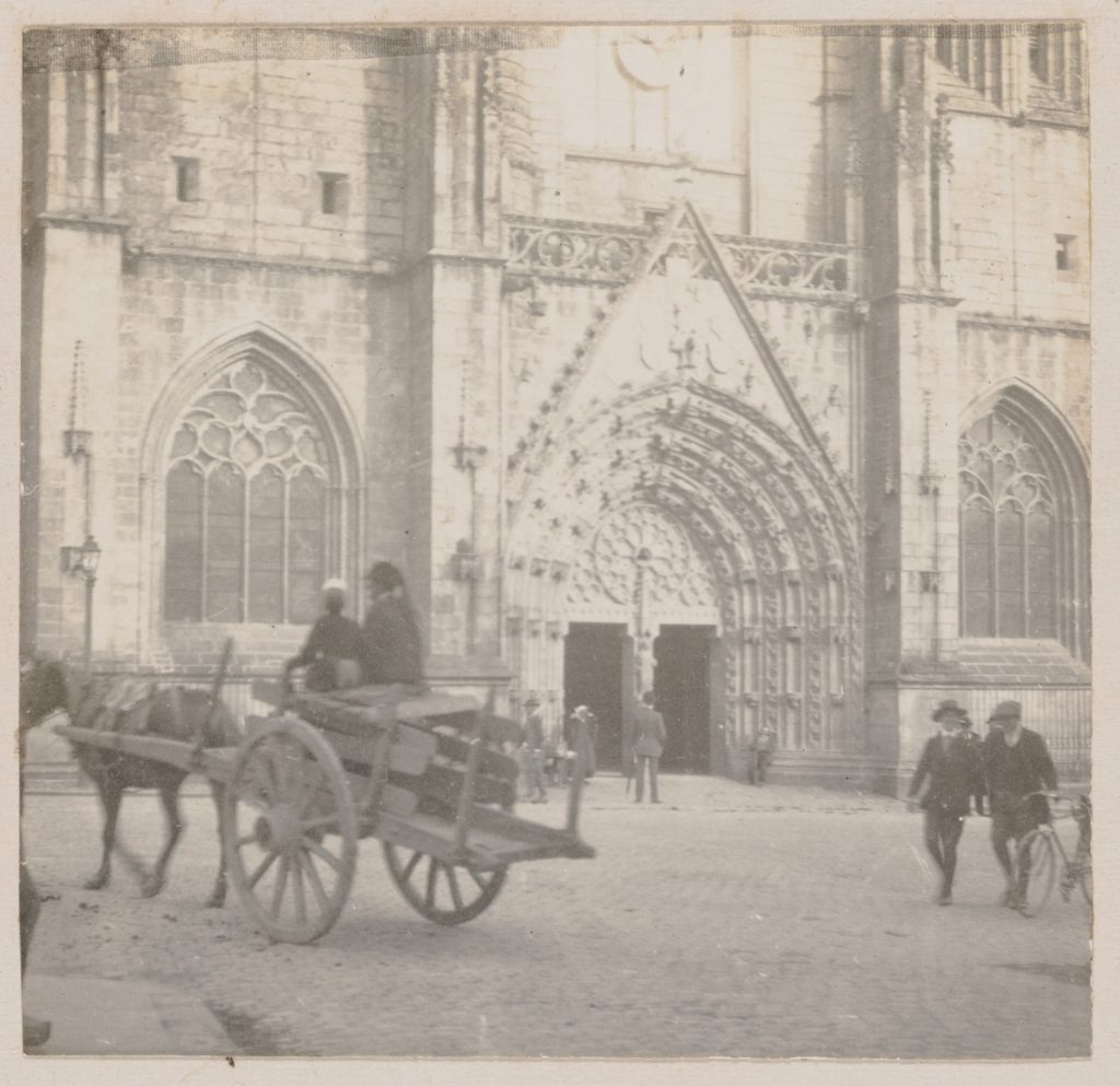 Saint-Malo, fasada kościoła i główny portal.