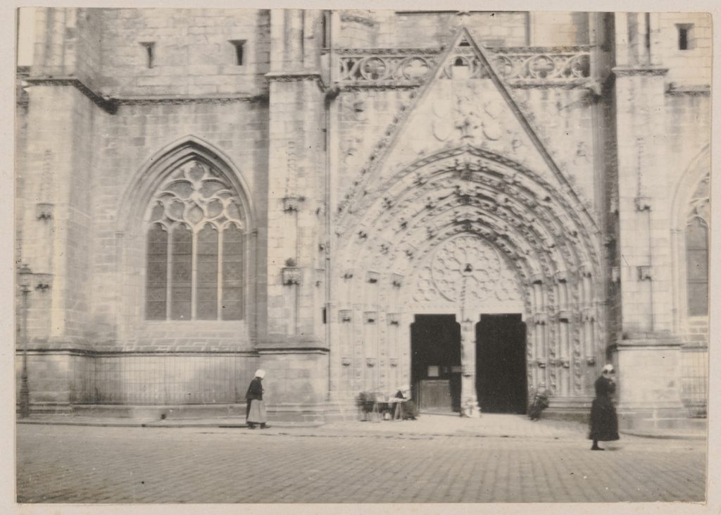 Saint-Malo, fasada kościoła i główny portal.