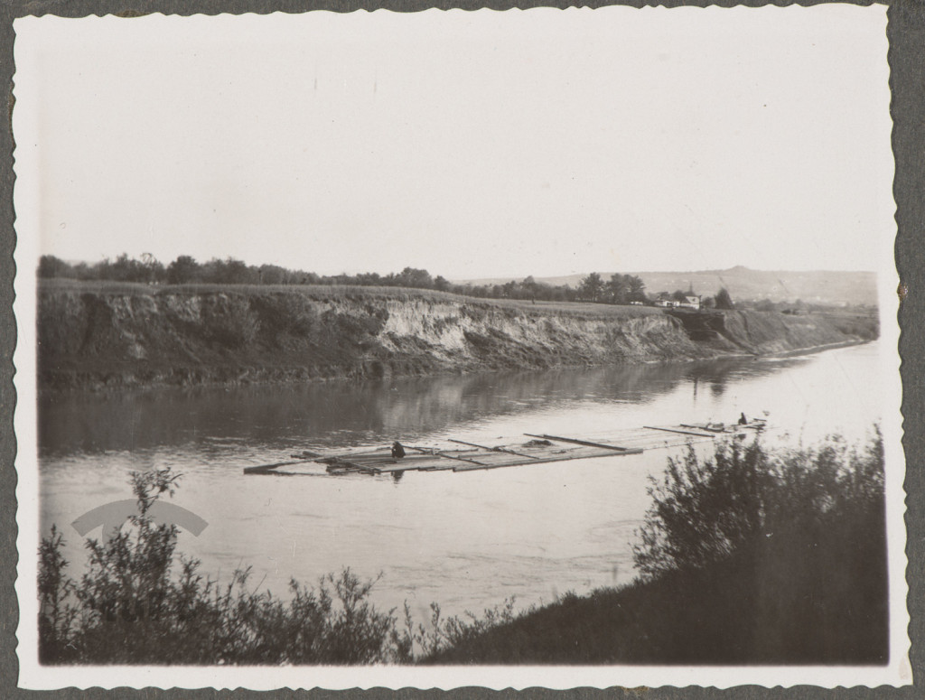 tratwy na rzece, krajobraz
