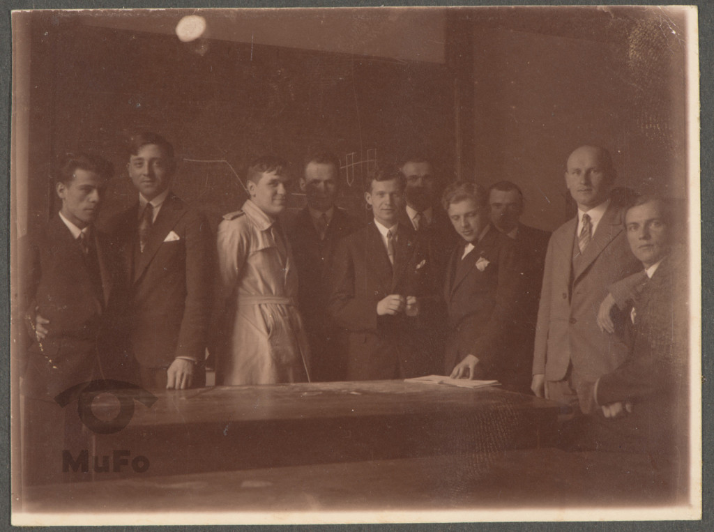 mężczyźni (studenci), uczelnia, portret