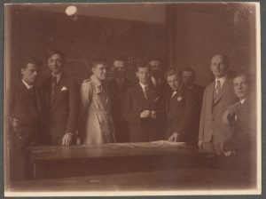 mężczyźni (studenci), uczelnia, portret