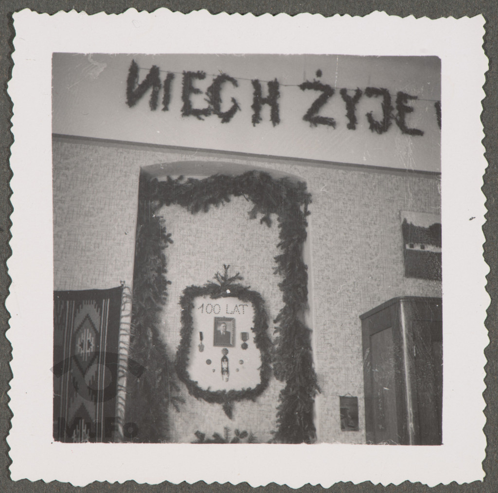 dekoracja okolicznościowa we wnętrzu, jubileusz Adama Rudnickiego, (50 - lecie ?)