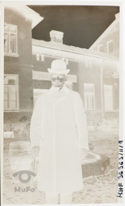 Pan Wieczorek, mężczyzna w meloniku, portret