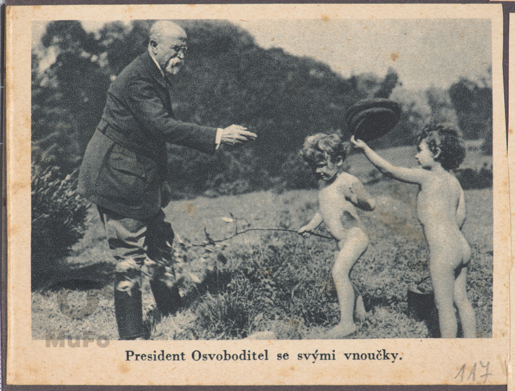 wklejka, prezydent Tomasz Garrigue Masaryk z dwojgiem wnucząt