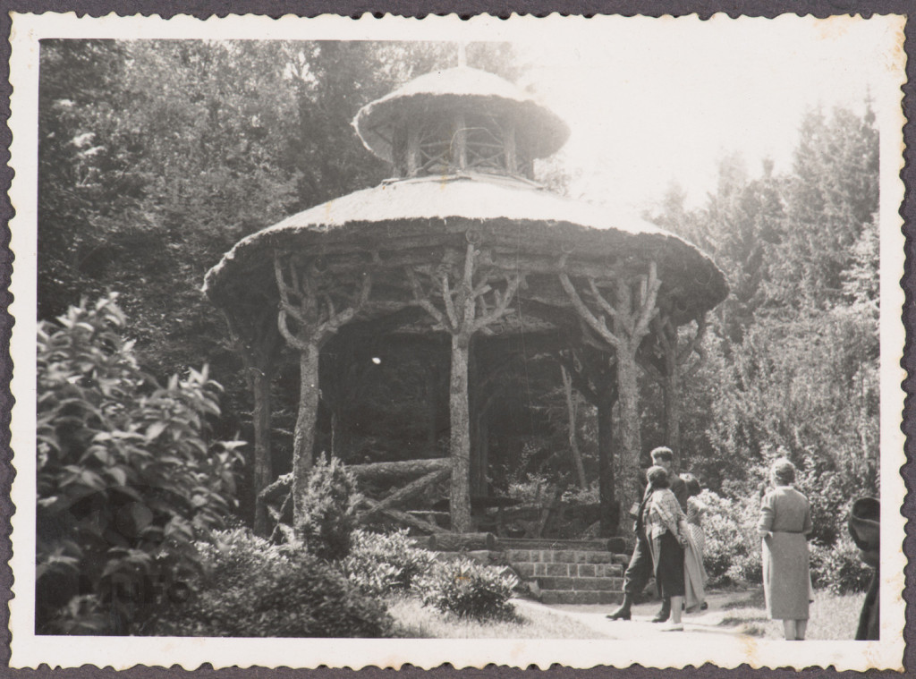 Konopiszte, park, altana, turyści