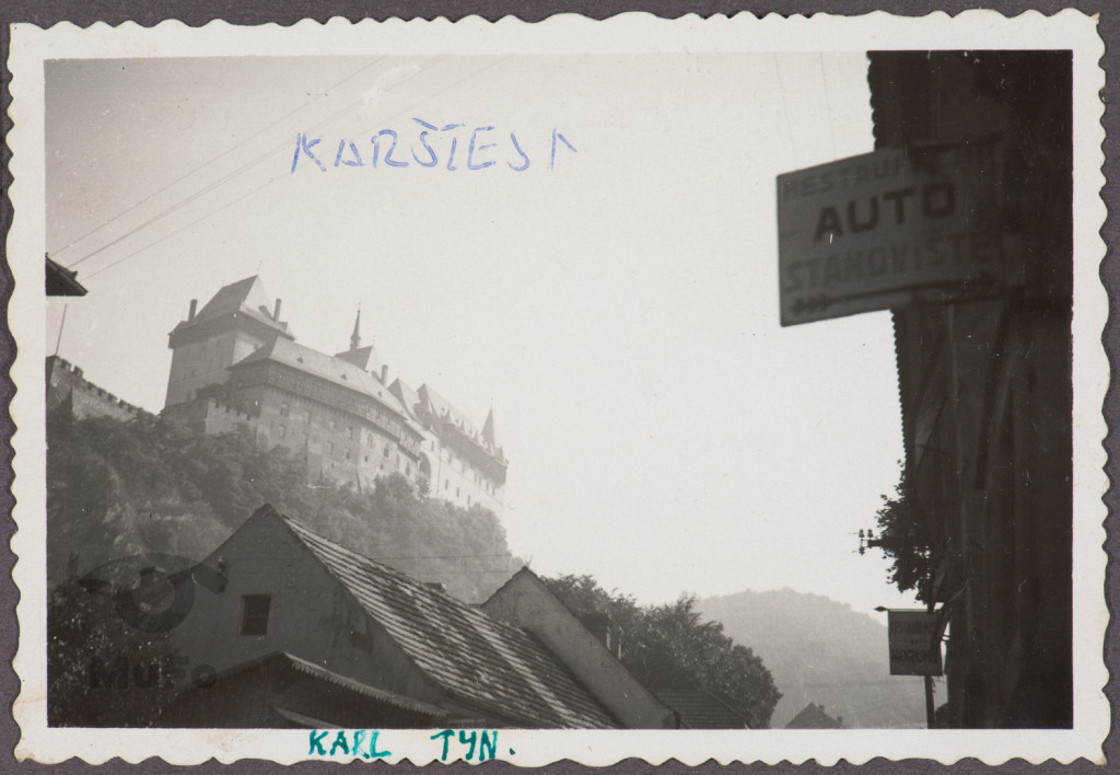 Karlštejn, zamek na wzgórzu
