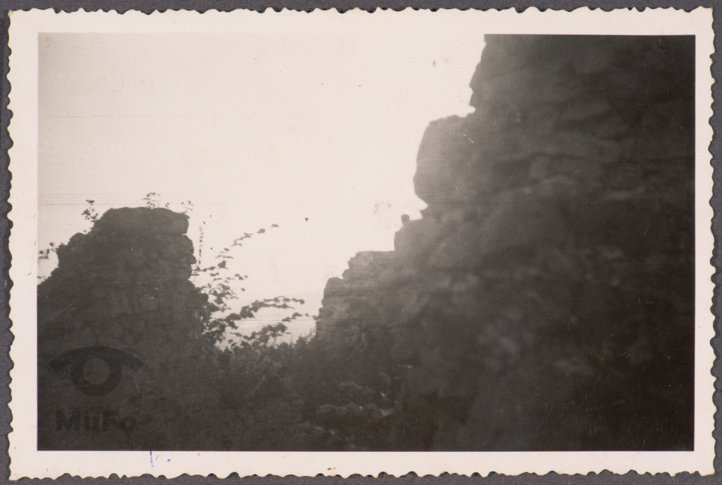 fragment ruin (zamek Trenczyn ?)