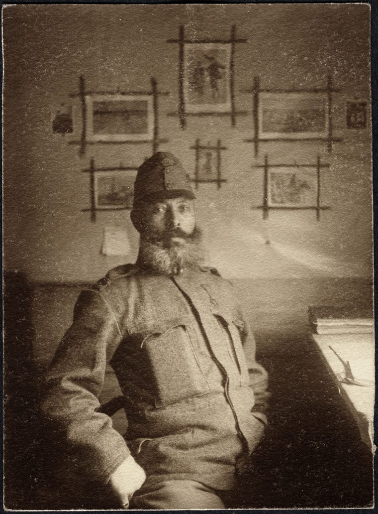 portret oficera z brodą