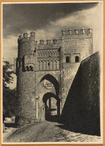 Widok na bramę wjazdową (Puerta del Sol) oraz fragment murów obronnych, Toledo, Hiszpania.