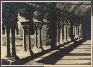 Krużganki w klasztorze Św. Trofima, Arles, Francja.