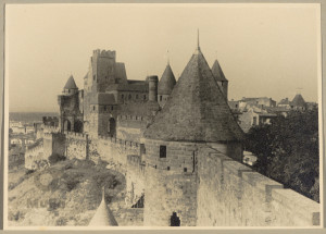 Mury obronne, fragment, Carcassonne, Francja.