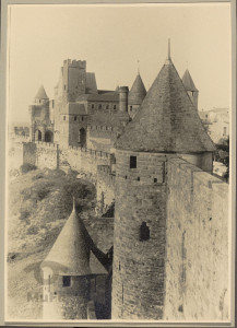 Mury obronne, fragment, Carcassonne, Francja.