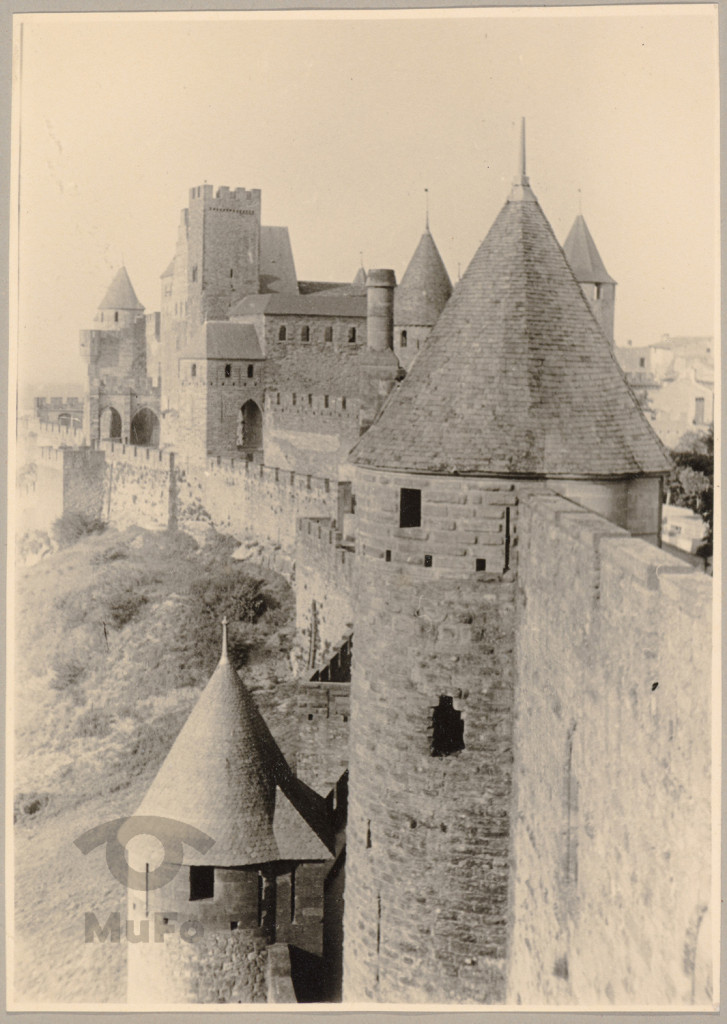 Mury obronne, fragment, Carcassonne, Francja.