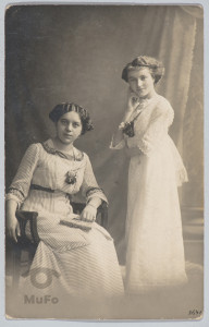 Maria Czapla (po mężu Dudzińska) z koleżanką, portret