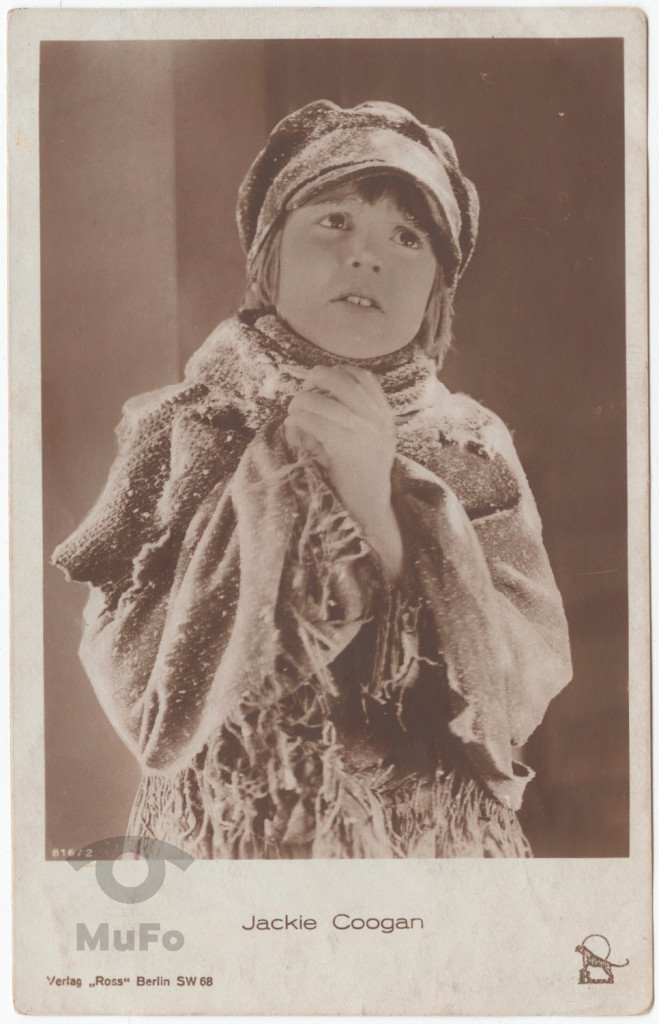 aktor Jackie Coogan jako dziecko, w kostiumie gawrosza z filmu Brzdąc (The Kid)